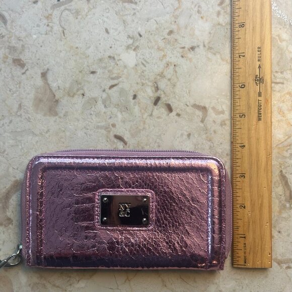 Shiny Pink Clutch – NY&C (New York & Company) - Picture 4 of 5